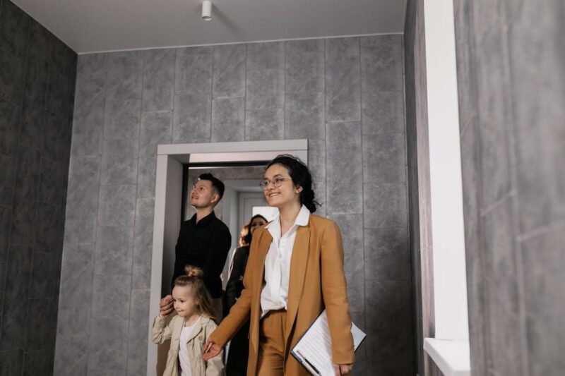 What Experienced Buyers Notice Within Minutes of Entering a Home