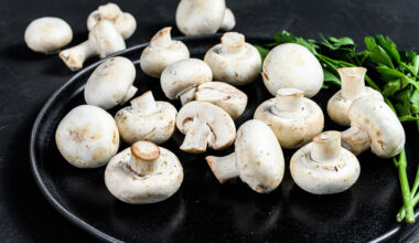 Why is it important to integrate picking lorries with shelving systems in mushroom farms