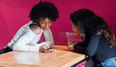 How to Make Meaningful Connections When You Chat with Strangers
